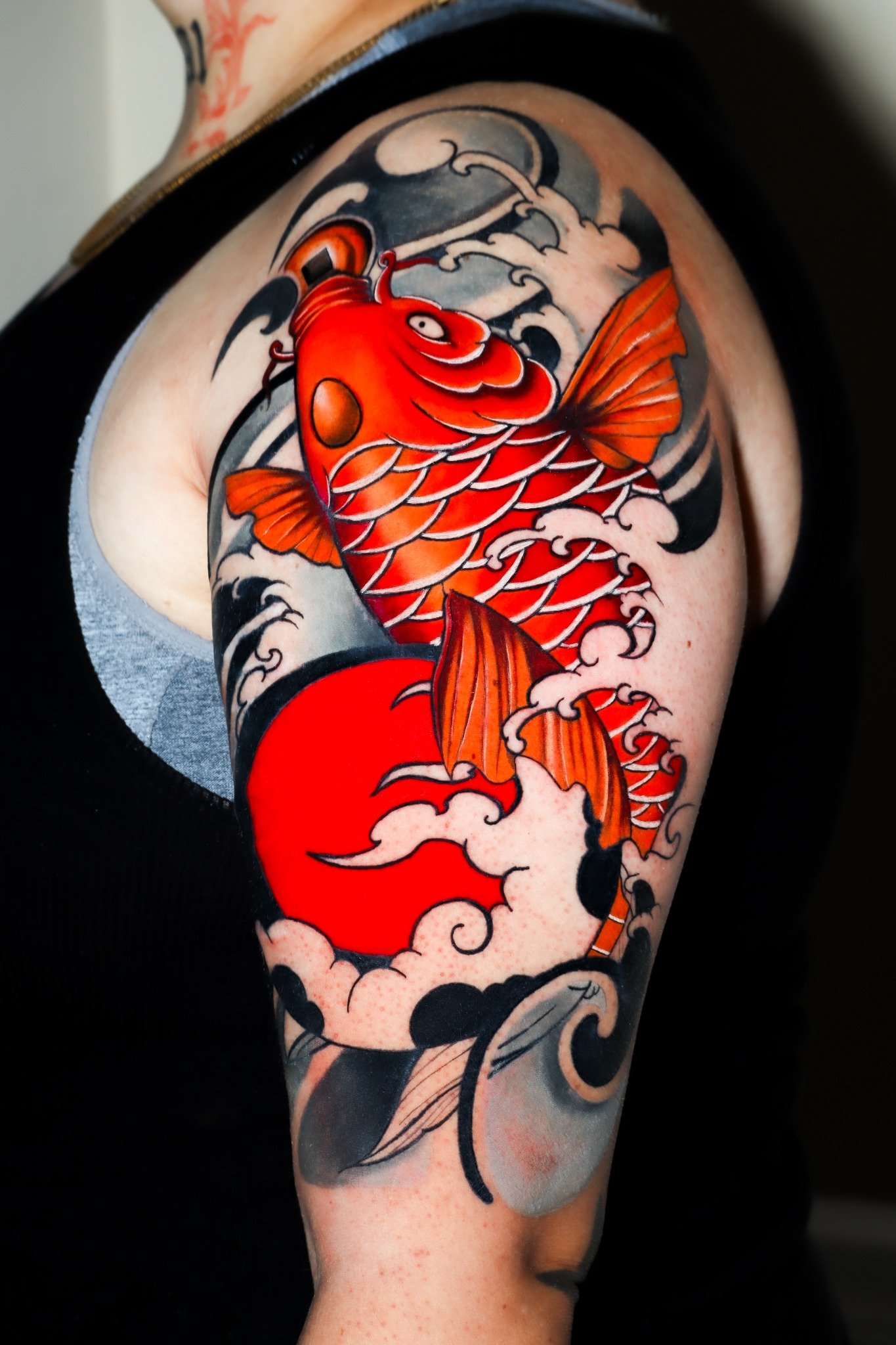 Tatuaje japonés a color de koi
